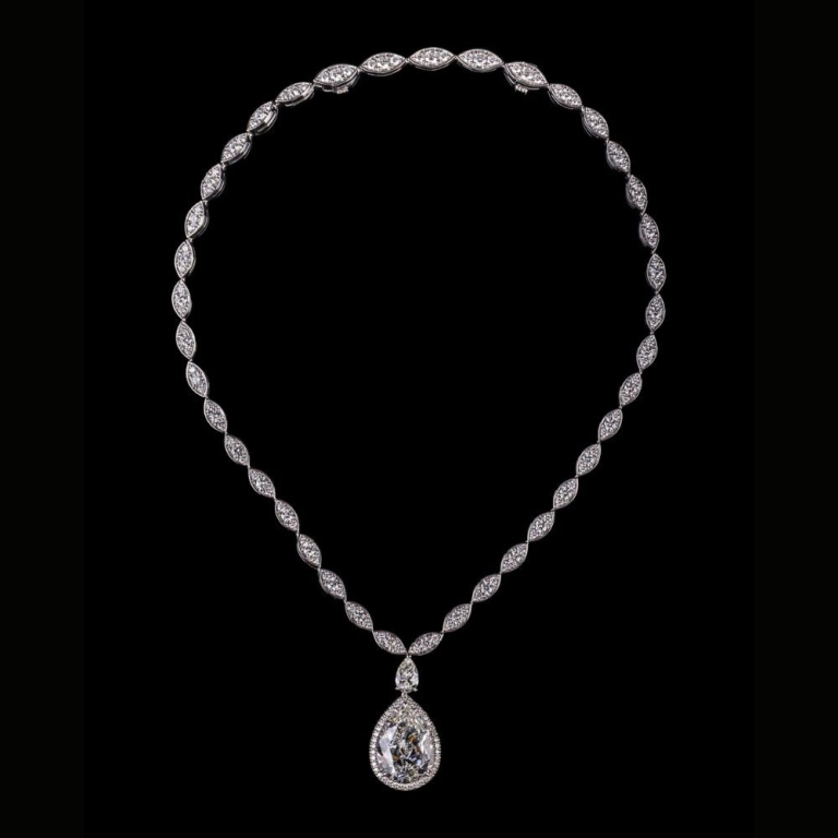 Collana Rebecca in oro bianco 18 kt con diamanti taglio goccia e diamante centrale pendente
